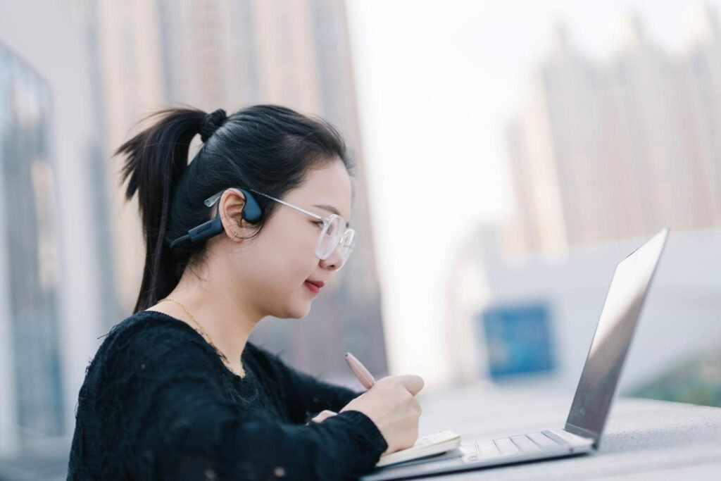 International students exploring Chinese city culture and enjoying study abroad life